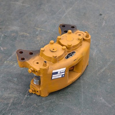 山工机械装载机配件详解 卡特彼勒656D型号刹车制动钳与刹车系统